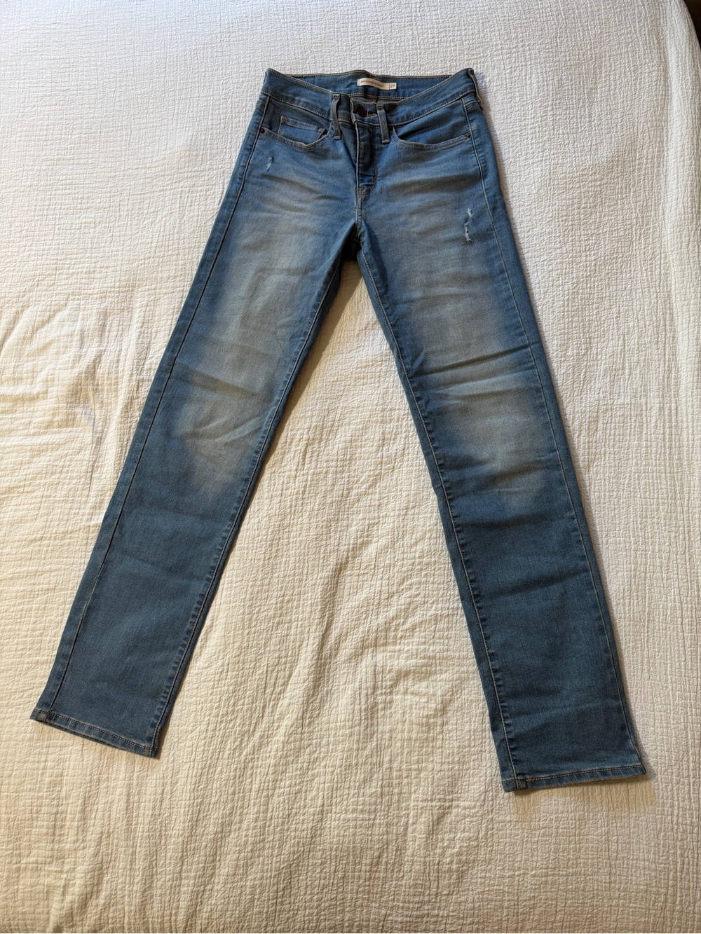 Levi's Women's Straight Leg Jeans in Faded Blue
